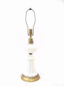 lot 76 image: Milk Glass Vintage Table Lamp
