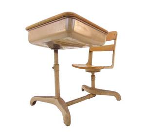 lot 61 image: Little Kids Vintage Retro School Desk & Chair Combo