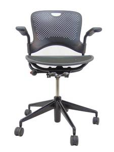 lot 126 image: Authentic Herman Miller Caper Chair