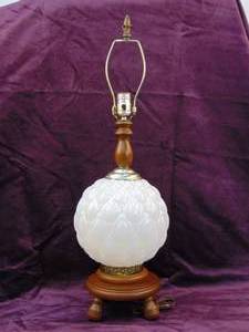 lot 134 image: Vintage White Glass Table Lamp