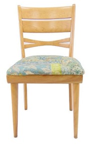 lot 24 image: Vintage Mid Century Blonde Chair