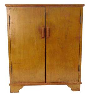 lot 42 image: Vintage Wood Cabinet