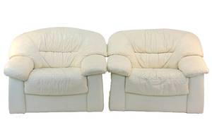 lot 143 image: PAIR of NATUZZI Authentic Italian Leather Chairs - Luxurious Comfort