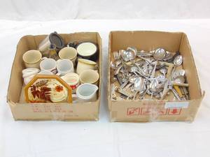 lot 172 image: Lot of Kitchen Goods - Mugs & Silverware