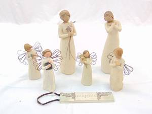 lot 173 image: DEMDACO Willow Tree Lot of Angel Figurines - Hand-Painted