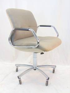 lot 171 image: Chrome and Gray Fabric Vintage Rolling Office Chair by STEELCASE
