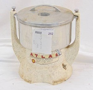 lot 252 image: ATLAS Antique Juice Machine