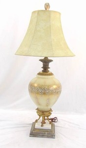 lot 259 image: Exquisite Vintage Glass & Brass Table Lamp - Works
