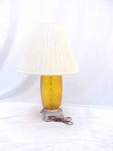 lot 261 image: Vintage Amber Glass Table Lamp - Working
