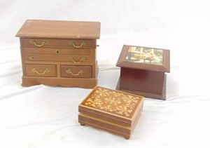 lot 267 image: Lot of 3 Jewelry Boxes