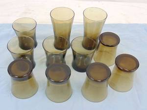 lot 289 image: 11 Vintage Brown Drinking Glasses 1970s