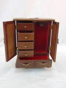 lot 292 image: Japanese Musical Wood Jewelry Box