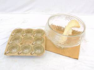 lot 295 image: Glass 10 pc. Punch Set Jeannette USA Made