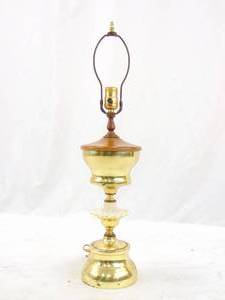 lot 354 image: Vintage Traditional Brass Table Lamp