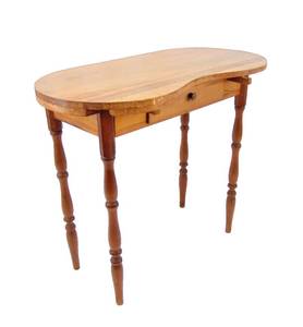 lot 644 image: Cute Wood Bean Shaped Table  Desk