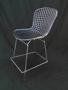 lot 683 image: Mid Century Style Set of 4 Chrome Wire Barstools