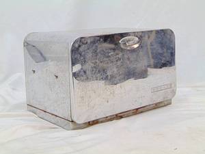 lot 728 image: Vintage Mid Century Chrome Bread Box