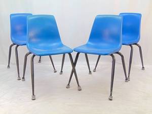 lot 817 image: Stackable Molded Plastic Commercial Chairs