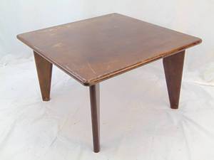 lot 858 image: Mid Century Wood Side Table with Cute Legs