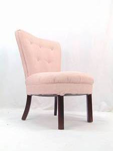 lot 870 image: Cute Tufted Pink Vanity Chair - Sits Low