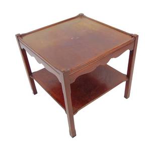 lot 819 image: Scalloped Vintage Wood Side Table