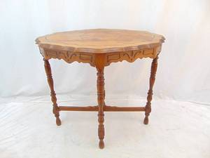 lot 892 image: Cute Vintage Wood Table with Turned Legs