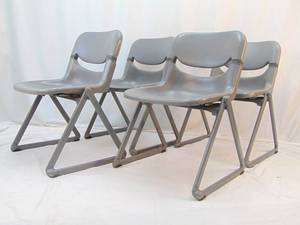 lot 901 image: Set of 4 Stackable Gray Dorsal Chairs by Giancarlo Piretti & Emilio Ambasz Chairs by KI Furniture