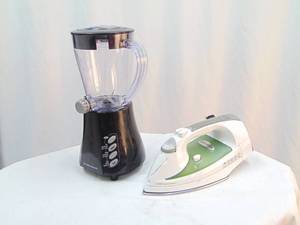 lot 908 image: Blender & Iron - Working