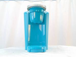 lot 913 image: Cute Teal Keurig Coffee Maker Working