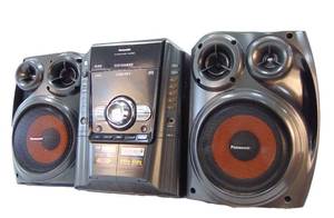 lot 920 image: Sweet PANASONIC SA-AK640 CD STEREO SYSTEM - 5 Disc Changer Delightful Sound