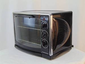 lot 922 image: Hamilton Beach Mini Oven - Working Table Top Oven