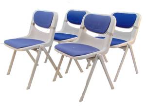 lot 816 image: Set of 4 Stackable Giancarlo Piretti Chairs by KI Furniture