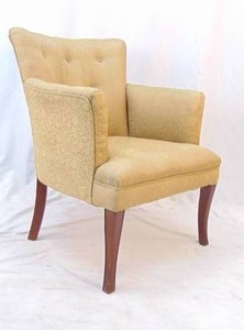 lot 943 image: Beige Vintage Chair