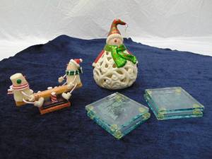 lot 170 image: Lot of 4 Glass Deer Coasters & Holiday Decor Lot