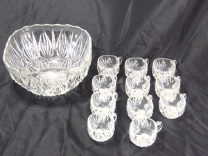 lot 341 image: Vintage Punch Set - Cut Glass with 11 Cups