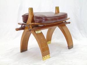 lot 288 image: Vintage Camel Saddle
