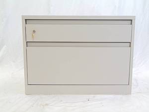 lot 139 image: Metal Lateral File Cabinet with Lock & Key