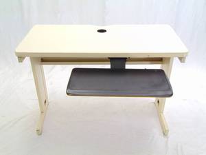 lot 133 image: Office Desk