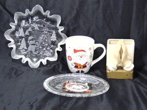lot 351 image: MIKASA Christmas Plates and Christmas Mug with Praying Hands Pen Holder