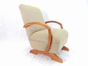 lot 32 image: Cute & Comfy Vintage Beige and Wood Rocking Chair