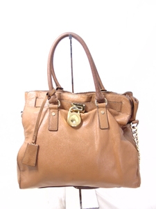 lot 206 image: MICHAEL KORS Beige Leather Handbag with Gold Chain Detail