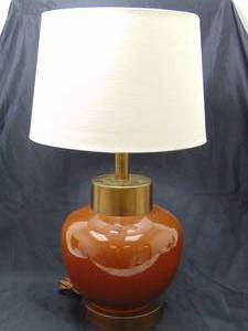 lot 51 image: Rust Colored Ceramic Table Lamp - Working
