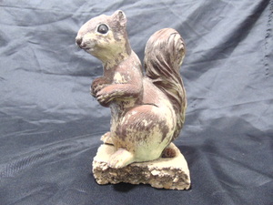 lot 195 image: Squirrel Garden Decor