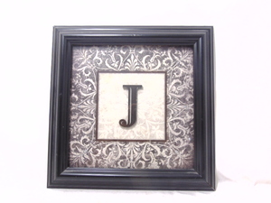 lot 219 image: J Wall Decor 15 X 15