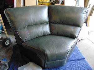 lot 122 image: Gray Leather Wedge Corner Piece of Sectional