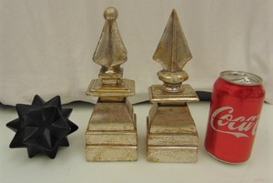 lot 101 image: Decorative Objects