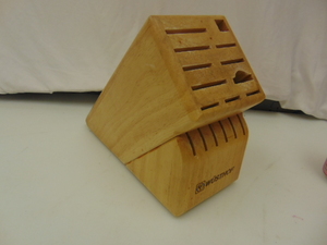 lot 104 image: WUSTHOF Wood Knife Holder