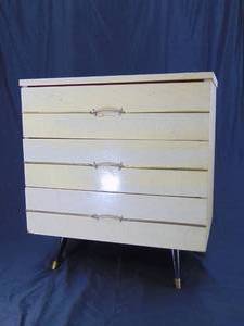 lot 289 image: Vintage Mid Century Chest Dresser