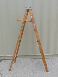 lot 285 image: Wood Ladder