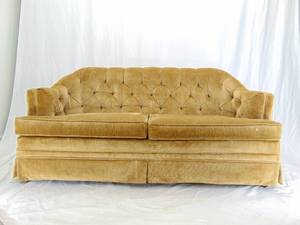 lot 280 image: Golden Velvet Tufted Vintage Loveseat - Showroom